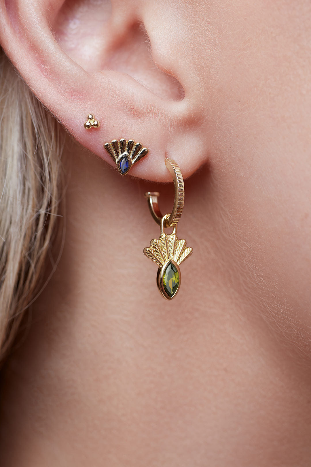 Fantail Studs Blue - Gold