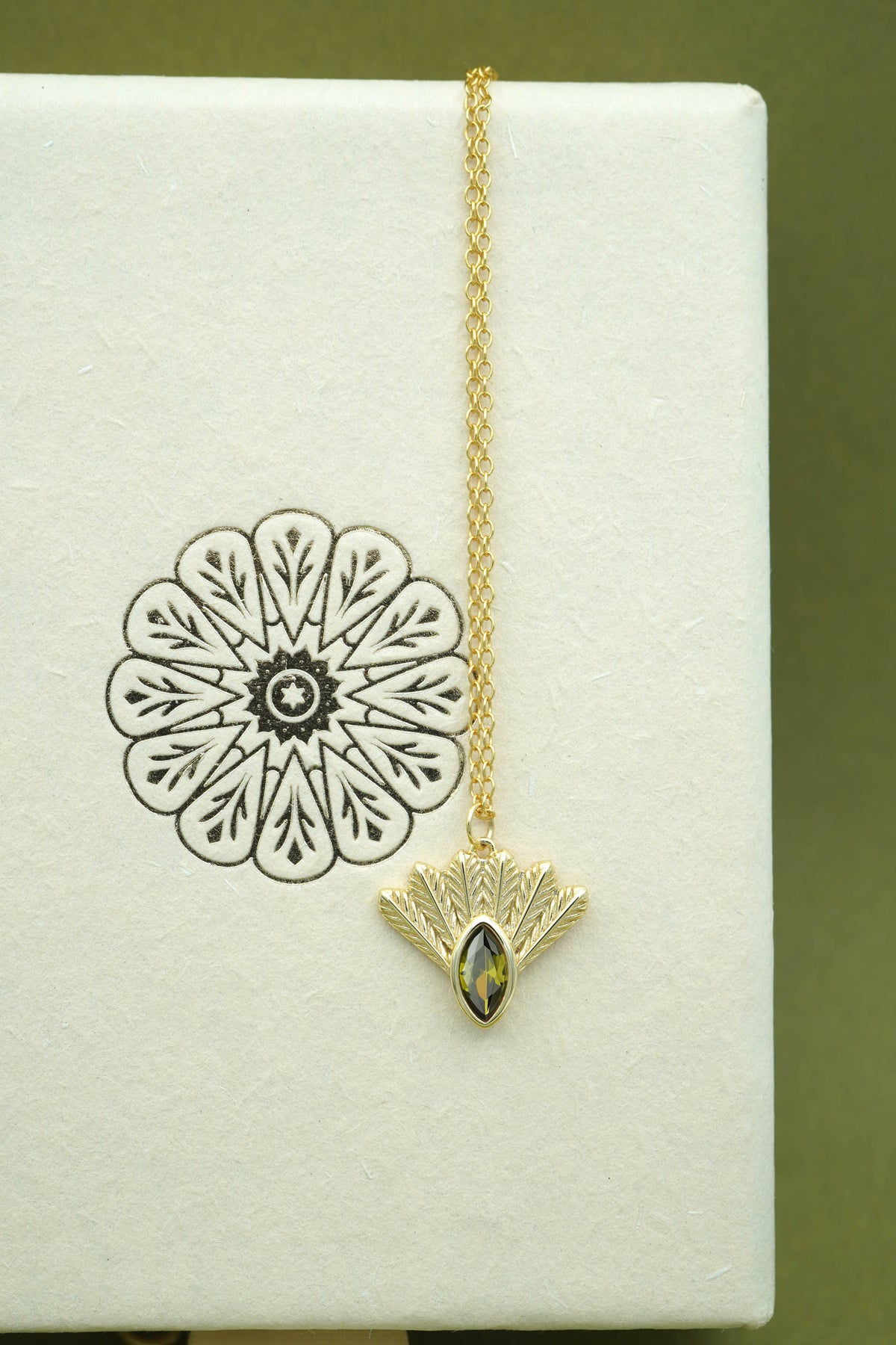 Fantail Messenger Necklace Olive - Gold