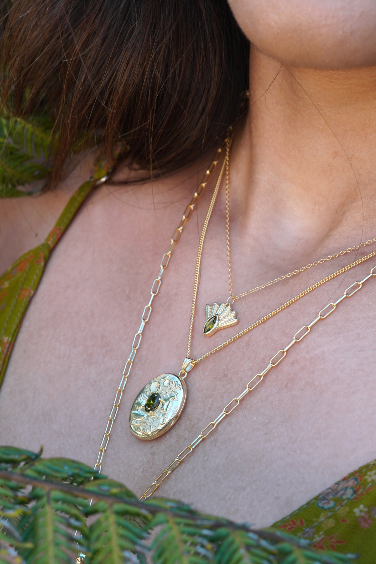 Fantail Messenger Necklace Olive - Gold