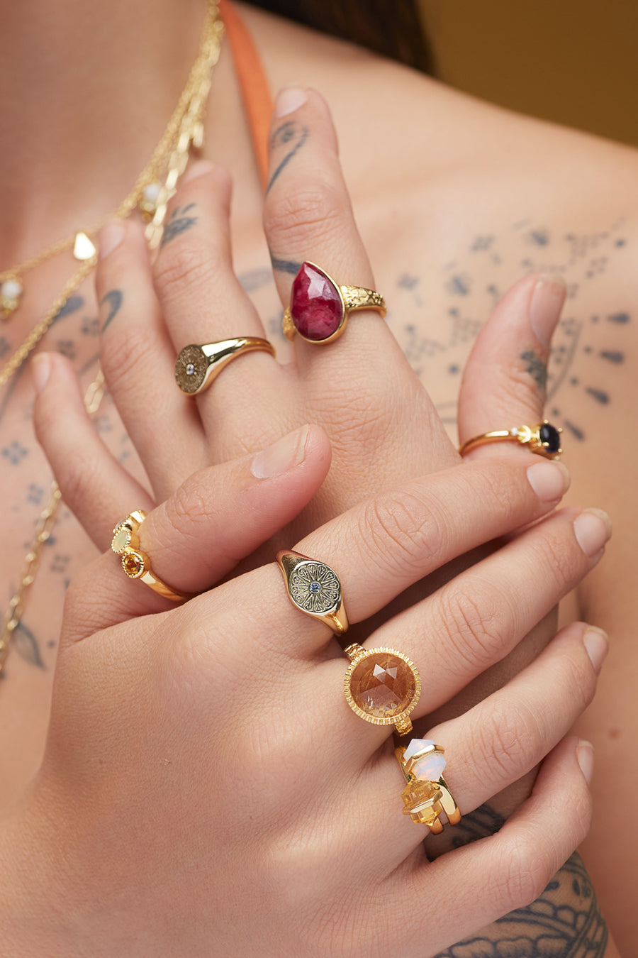 Peridot signet ring deals