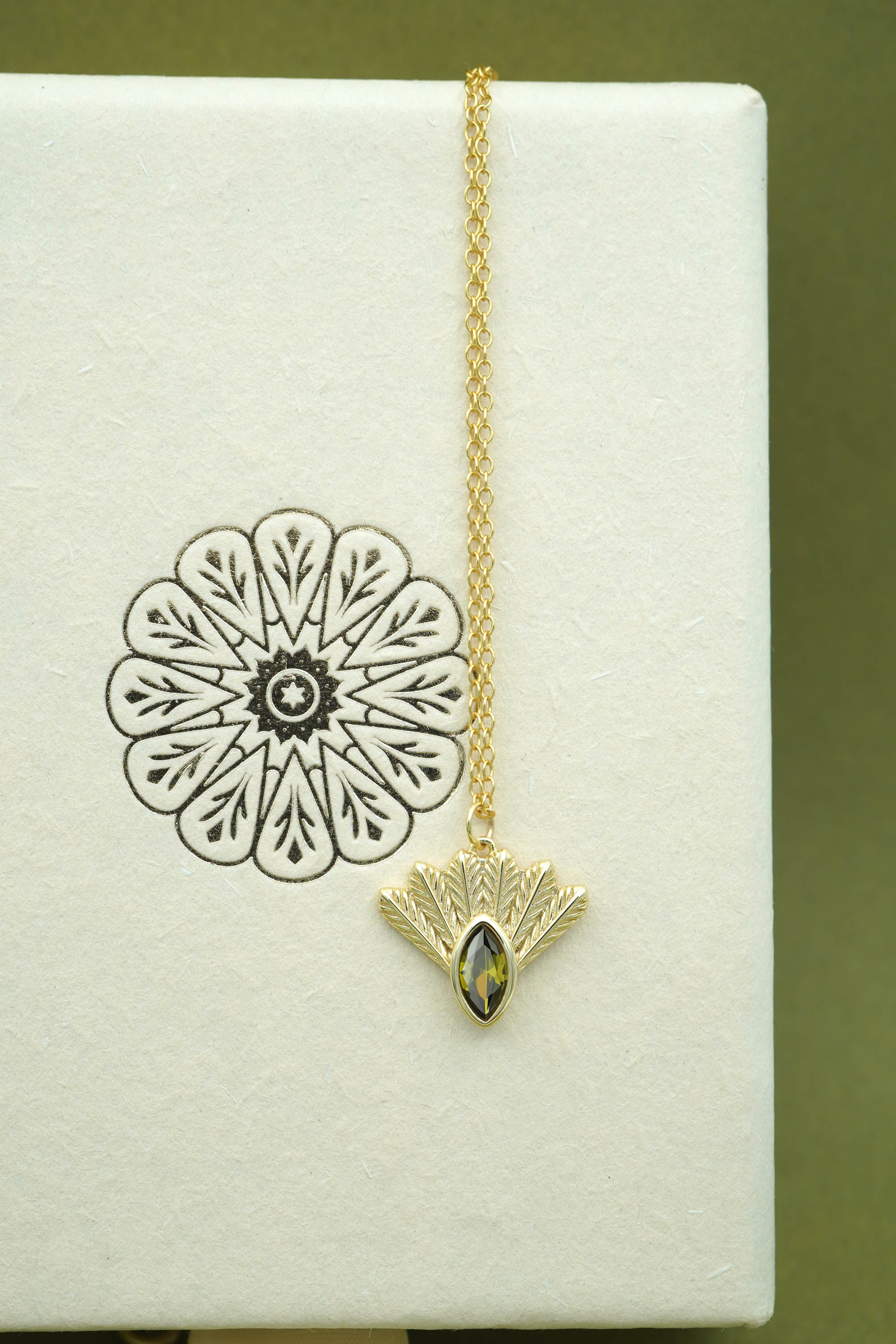 Fantail Messenger Necklace Olive - Gold