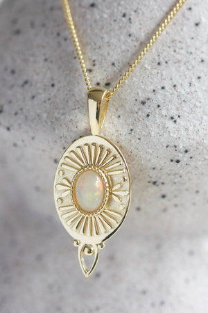 Be The Light Pendant Necklace - Gold