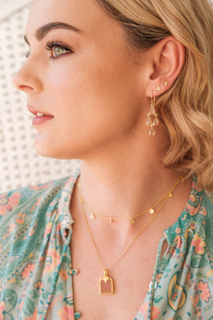 Pretty arch doorway necklace with choker