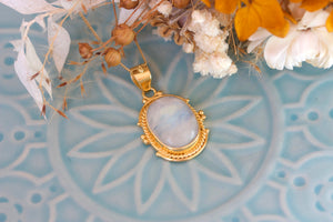 healing gemstone necklace in moonstone
